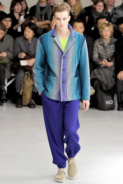 Look 12